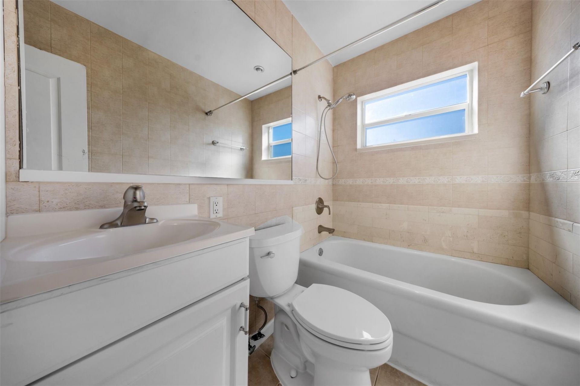 2591 NE 55 Court, Unit 208, Fort Lauderdale, FL 33308 Photo