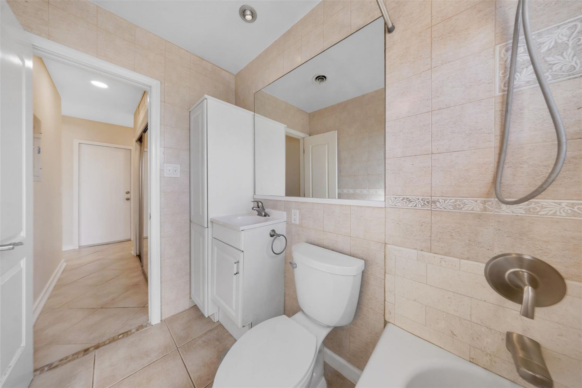 2591 NE 55 Court, Unit 208, Fort Lauderdale, FL 33308 Photo