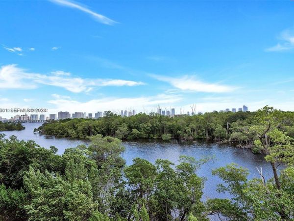 16385 Biscayne Blvd, Unit 421, North Miami Beach, FL 33160