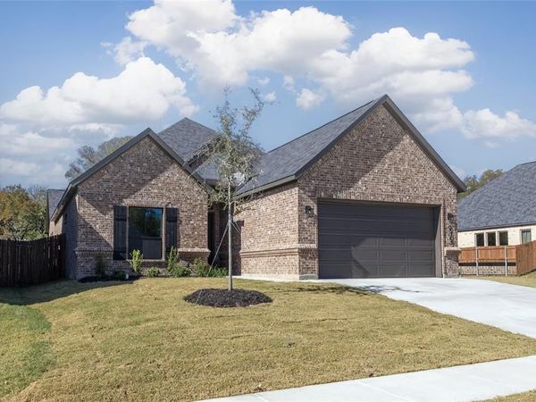 903 Boston Lane, River Oaks, TX 76114