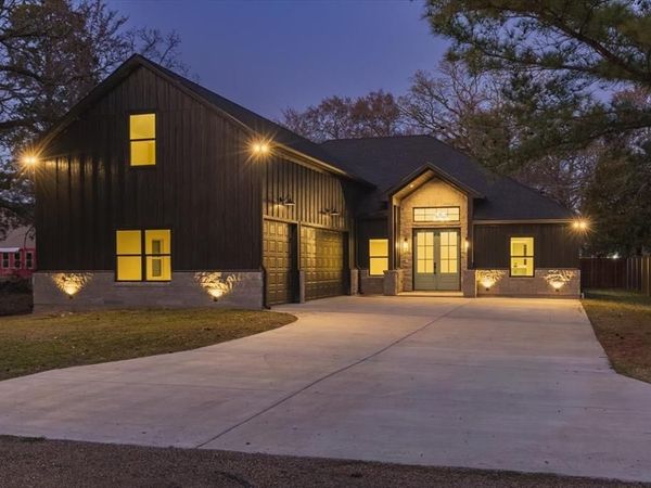 114 Castlewood Road , Enchanted Oaks, TX 75156