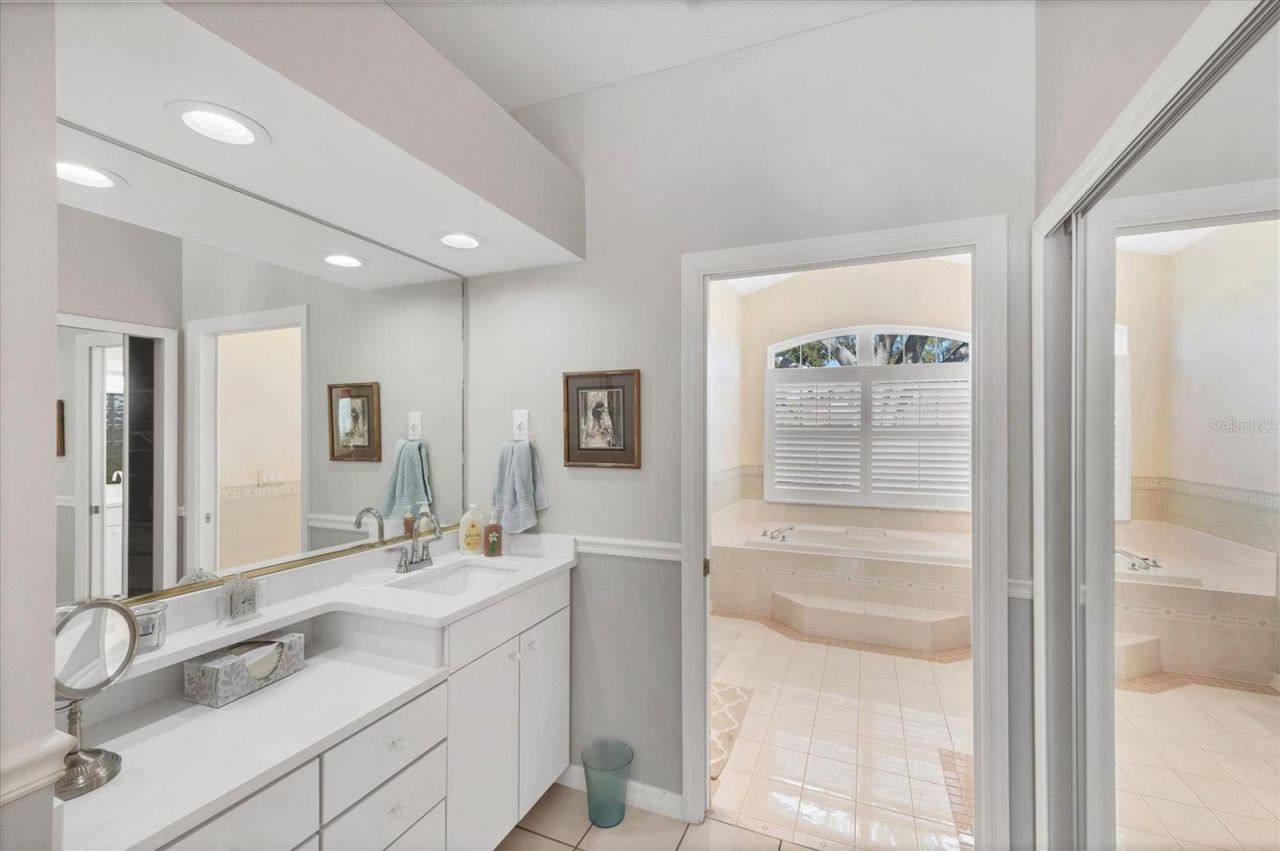 8684 Woodbriar Drive, Sarasota, FL 34238 Photo