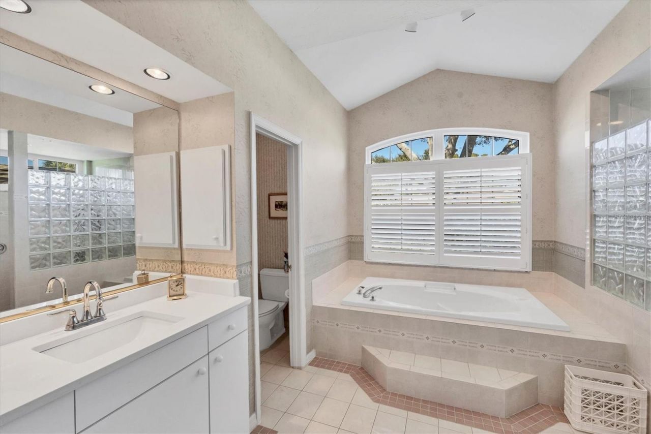 8684 Woodbriar Drive, Sarasota, FL 34238 Photo