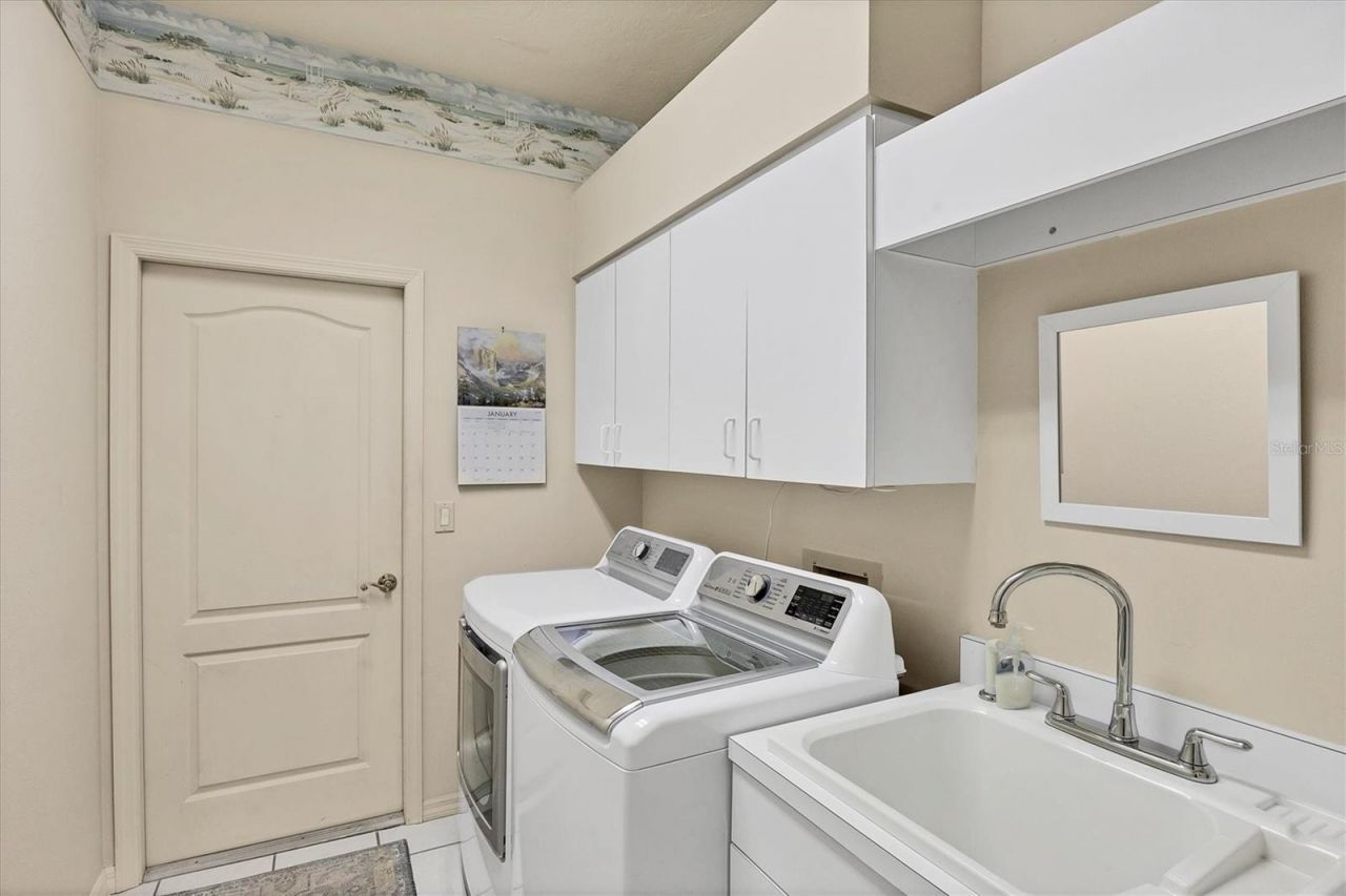 8684 Woodbriar Drive, Sarasota, FL 34238 Photo