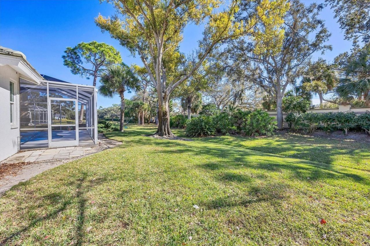 8684 Woodbriar Drive, Sarasota, FL 34238 Photo