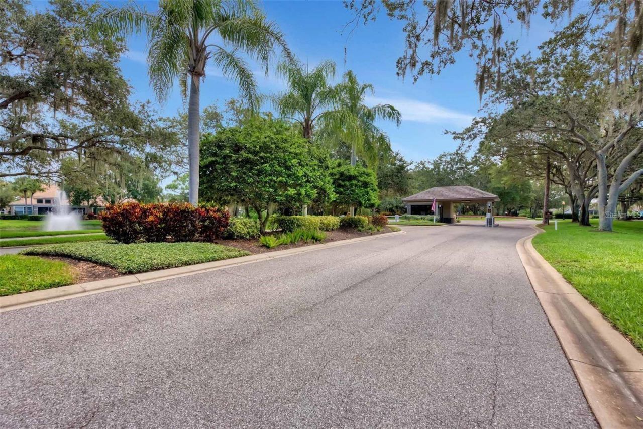 8684 Woodbriar Drive, Sarasota, FL 34238 Photo