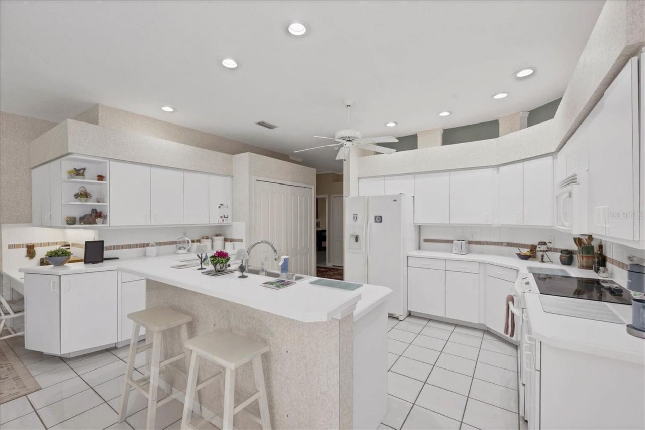 8684 Woodbriar Drive, Sarasota, FL 34238 Photo