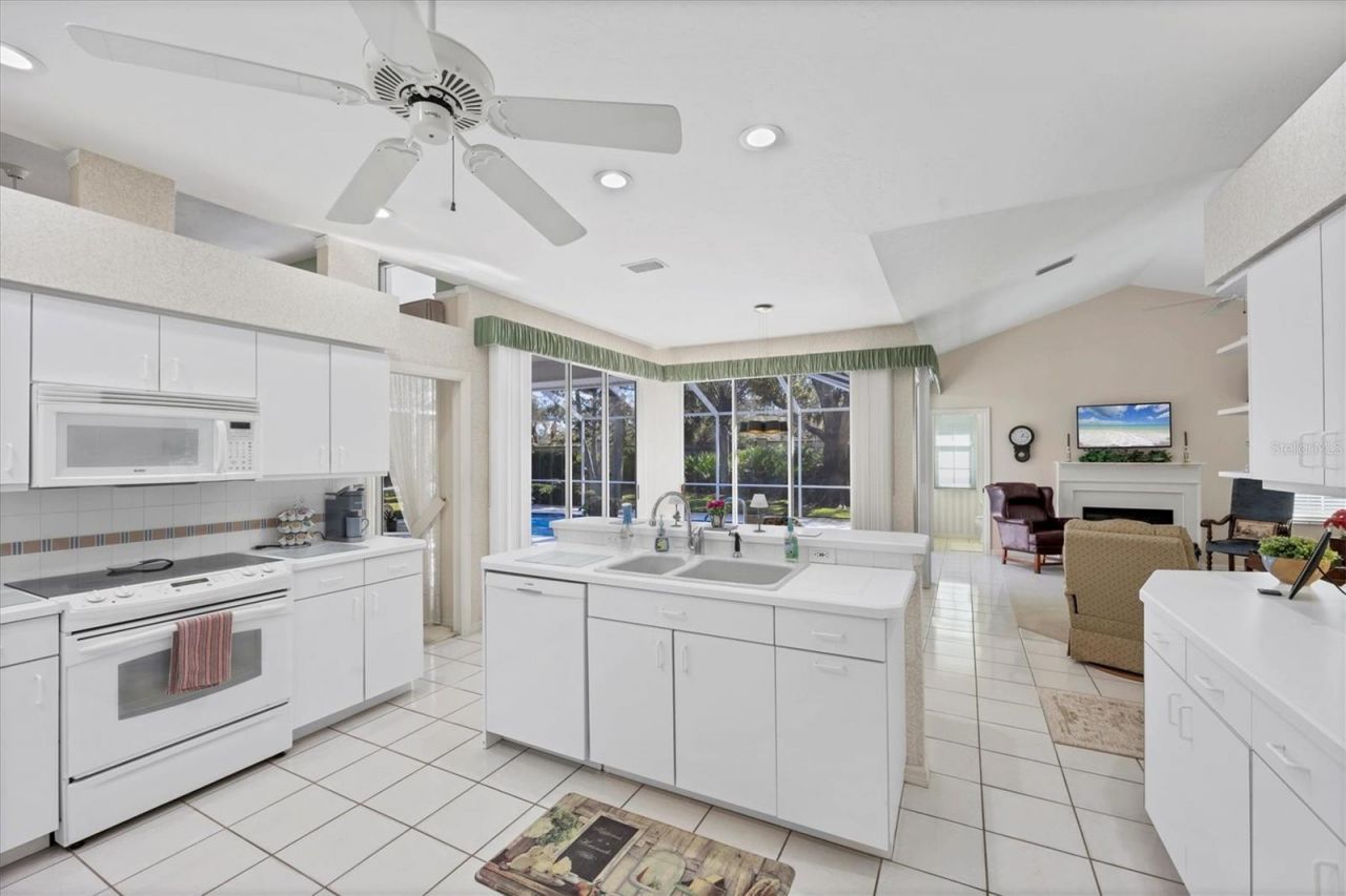 8684 Woodbriar Drive, Sarasota, FL 34238 Photo