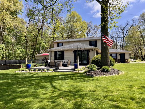 20070 Parkway Avenue, Three Rivers, MI 49093