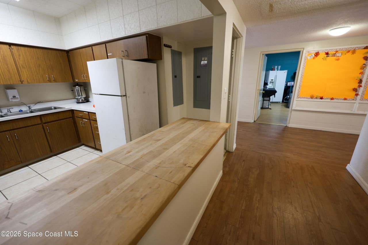 3005 S Tuttle Avenue , Sarasota, FL 34238 Photo