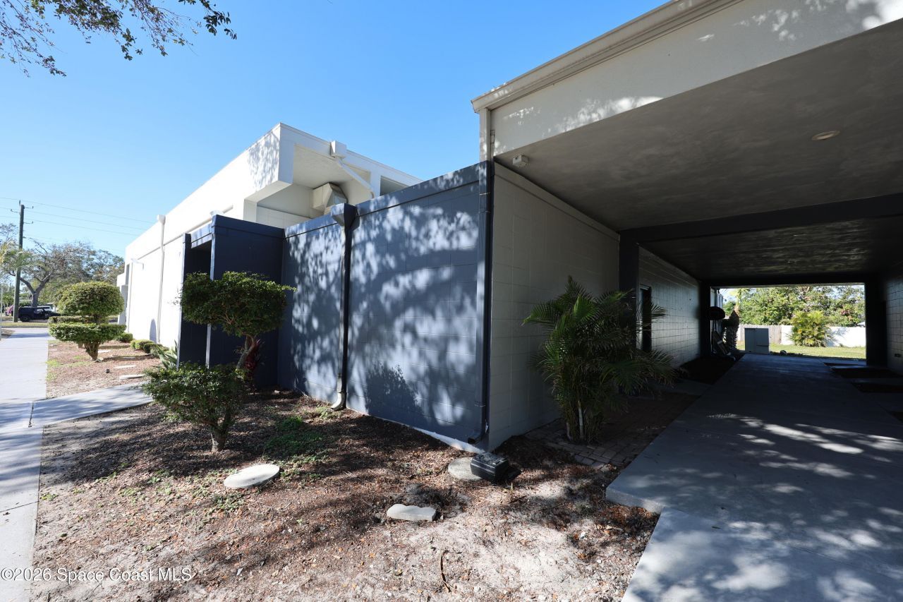 3005 S Tuttle Avenue , Sarasota, FL 34238 Photo