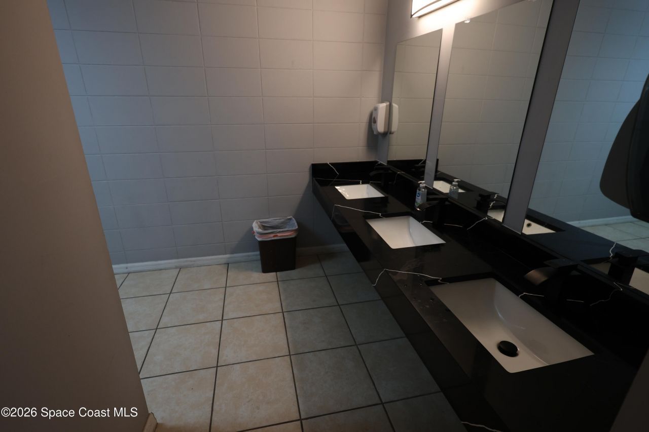 3005 S Tuttle Avenue , Sarasota, FL 34238 Photo