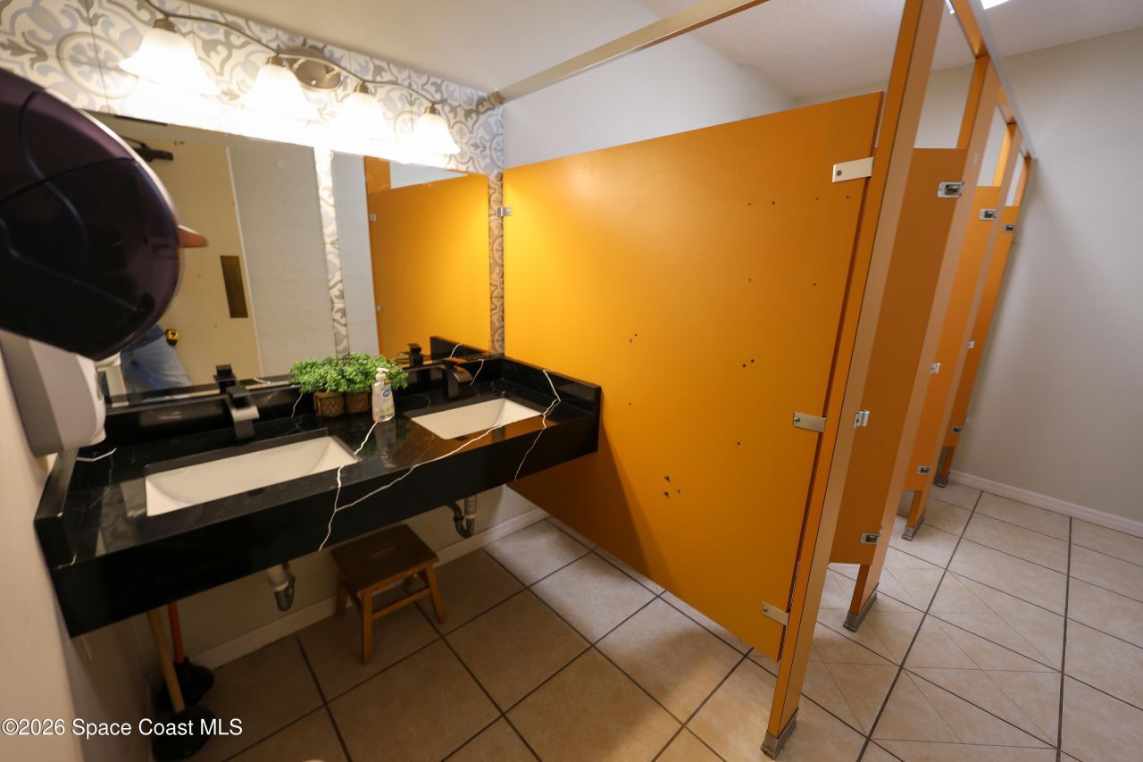 3005 S Tuttle Avenue , Sarasota, FL 34238 Photo