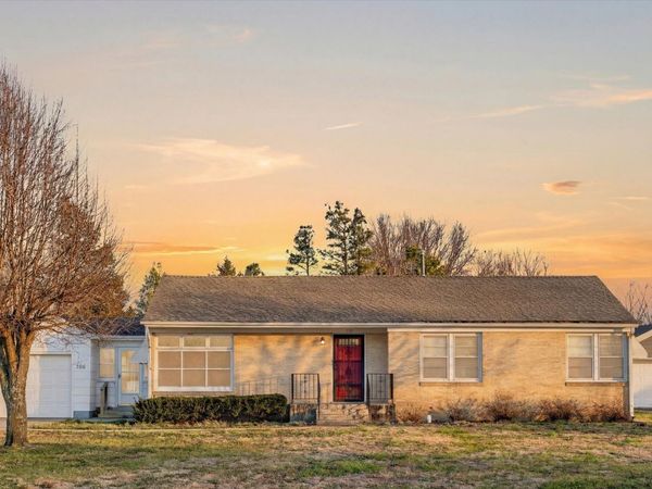 706 W Washington Street , Marshfield, MO 65706