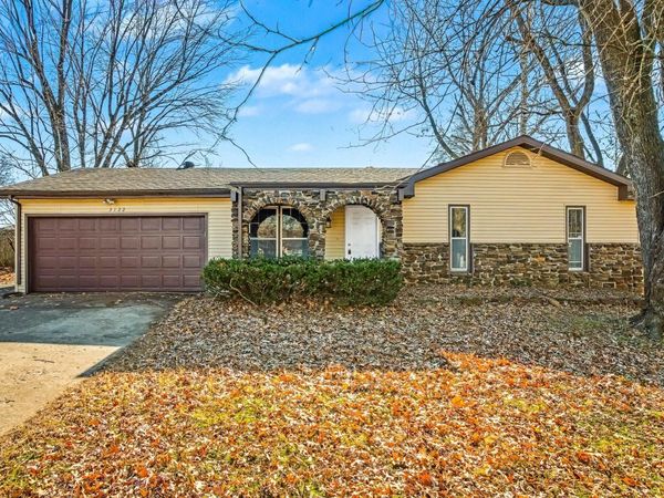 3122 W Edward Street , Springfield, MO 65810
