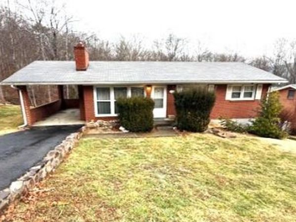 607 Heatherton DR , Covington, VA 24426