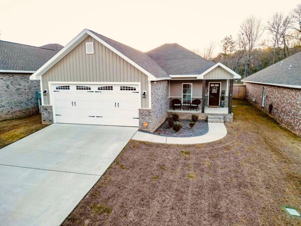 61 N Barnes Field Dr., Hattiesburg, MS 39402