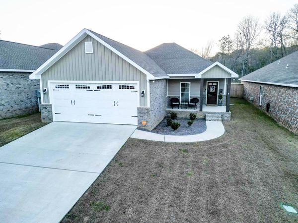 61 N Barnes Field Dr., Hattiesburg, MS 39402