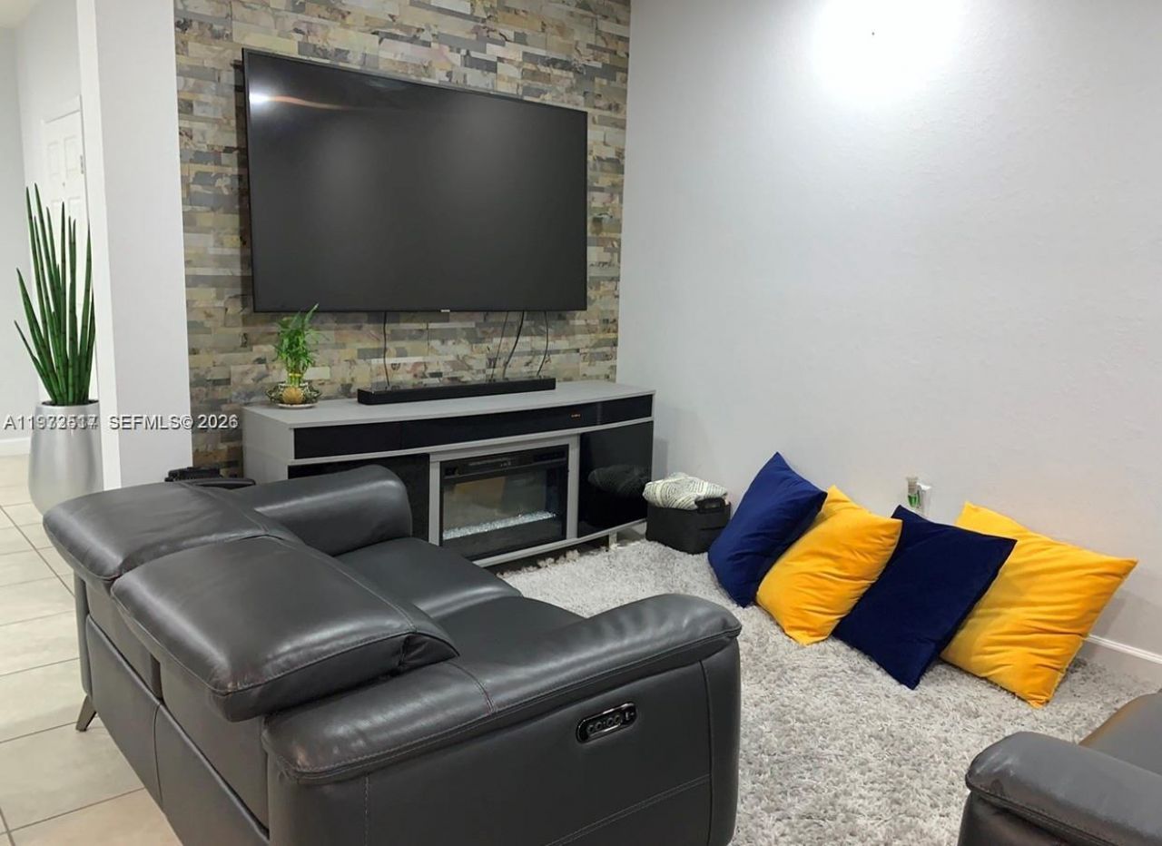 3392 W 90th Ter , Hialeah, FL 33018 Photo