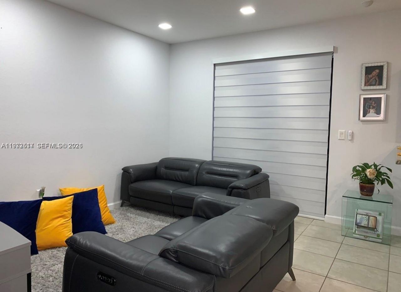 3392 W 90th Ter , Hialeah, FL 33018 Photo