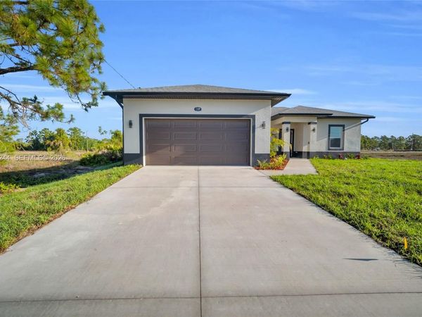 1109 EDGEWOOD ST E, Lehigh Acres, FL 33974