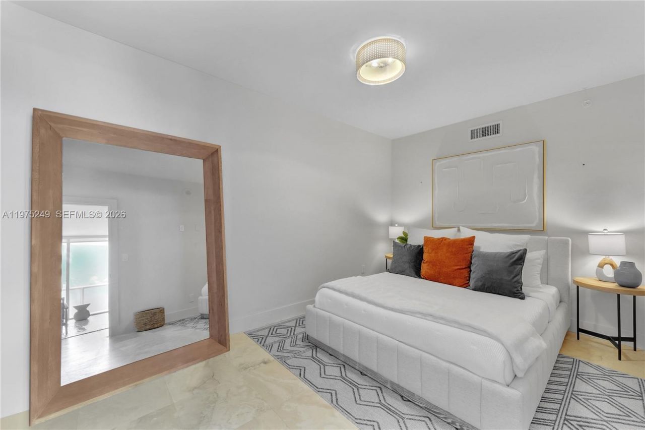 6365 Collins Ave, Unit 3906, Miami Beach, FL 33141 Photo