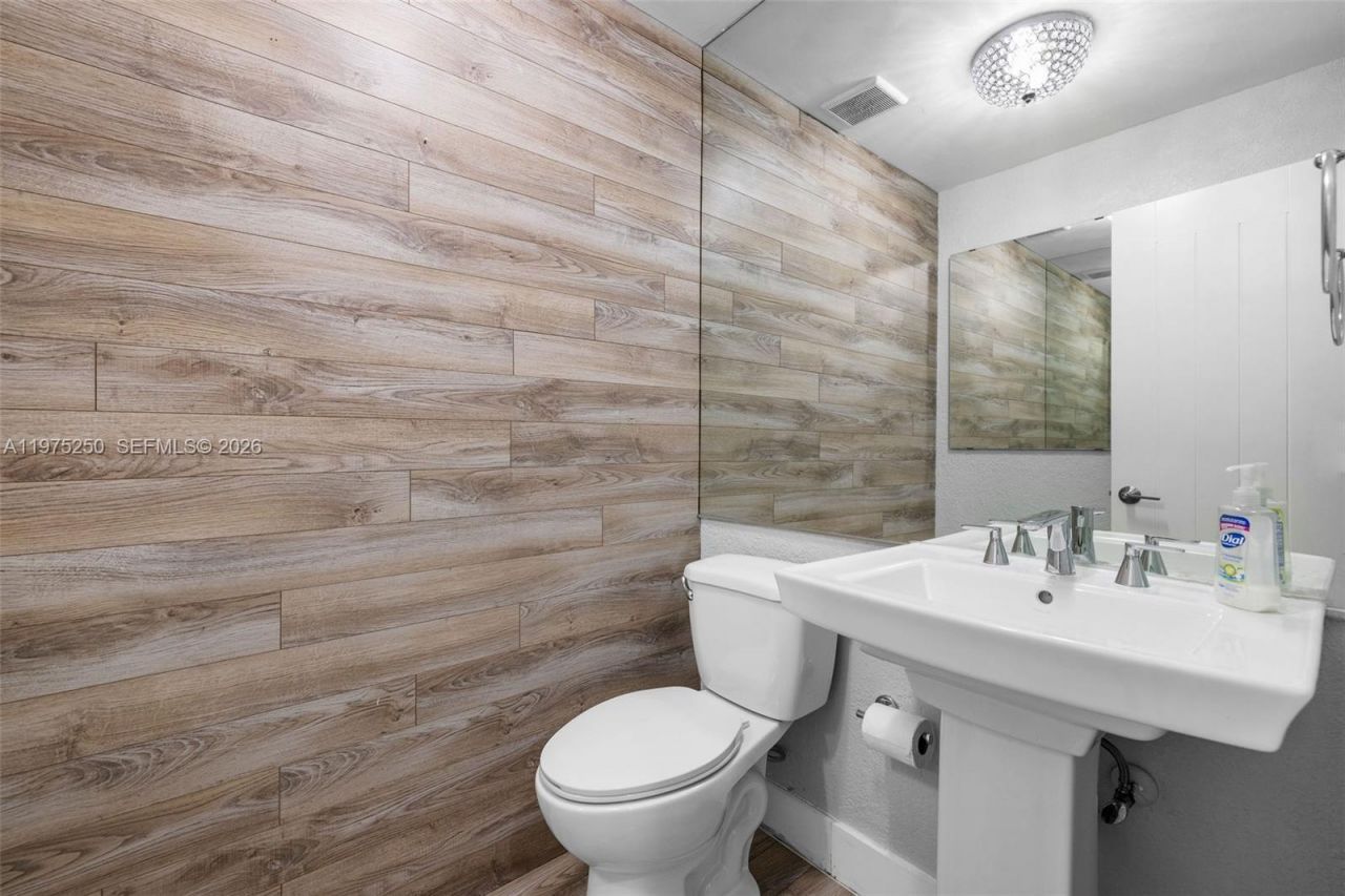 20900 Leeward Ct , Unit 217-1, Aventura, FL 33180 Photo