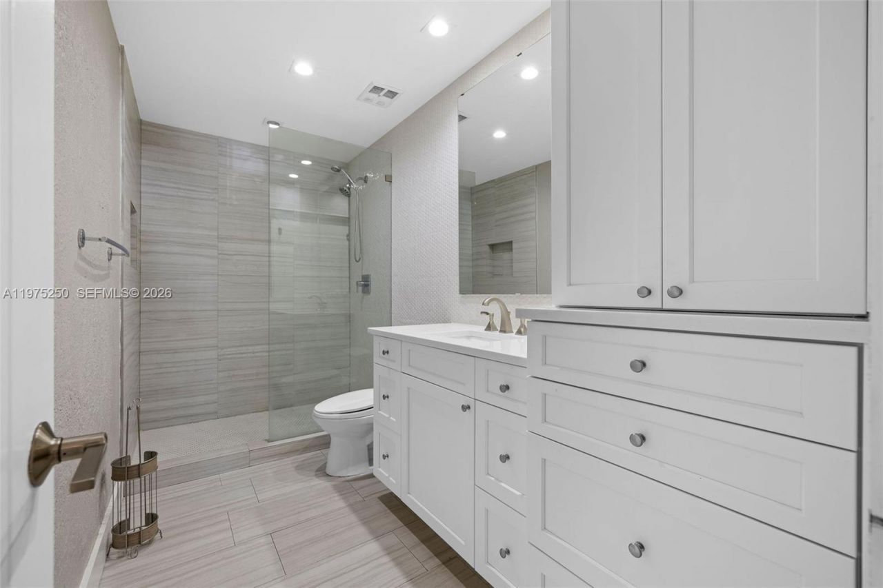 20900 Leeward Ct , Unit 217-1, Aventura, FL 33180 Photo