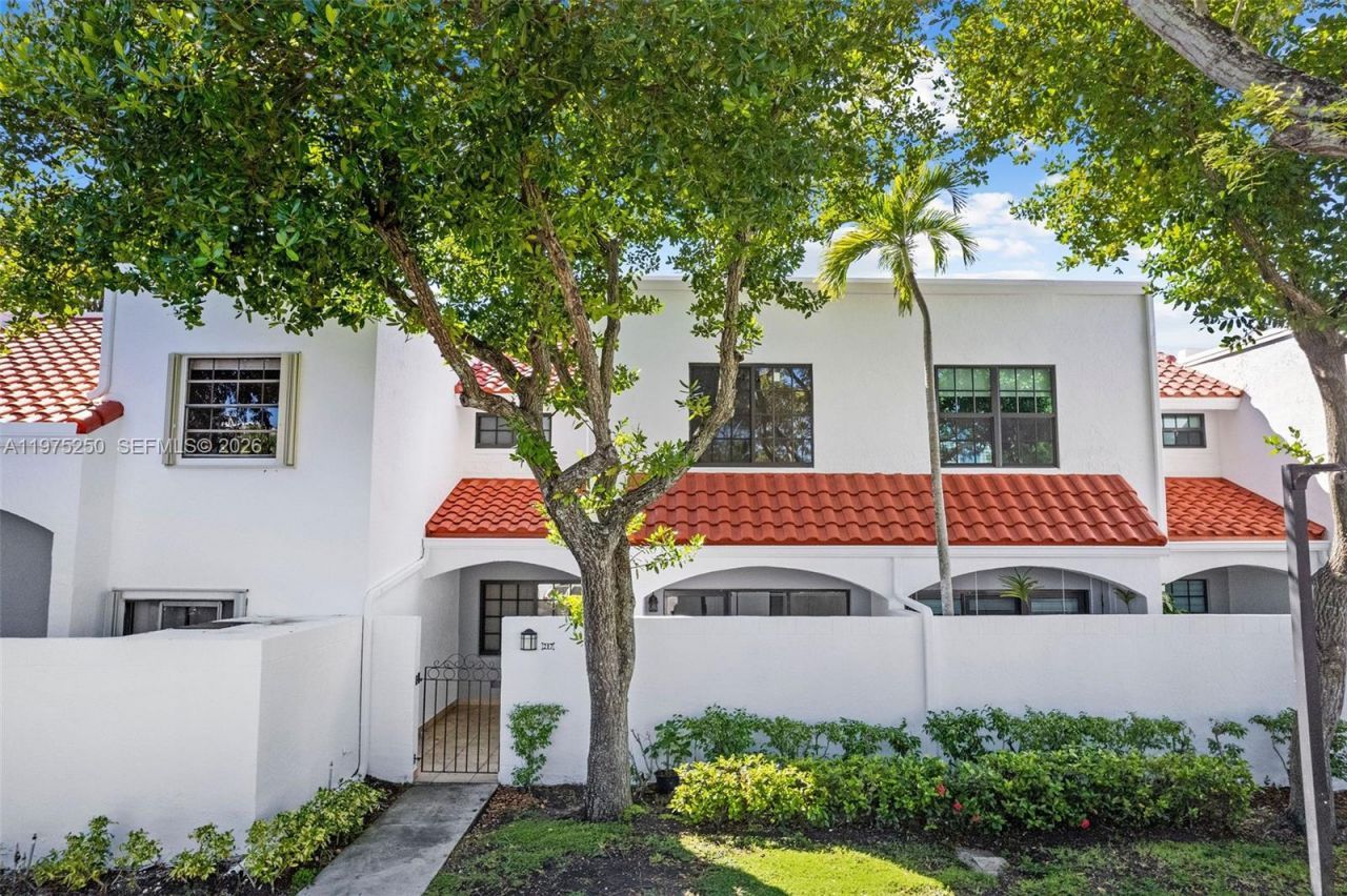 20900 Leeward Ct , Unit 217-1, Aventura, FL 33180 Photo