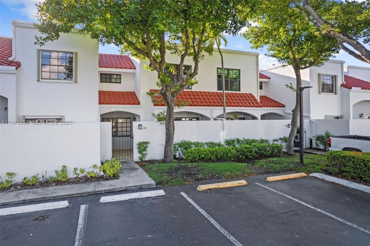 20900 Leeward Ct , Unit 217-1, Aventura, FL 33180 Photo