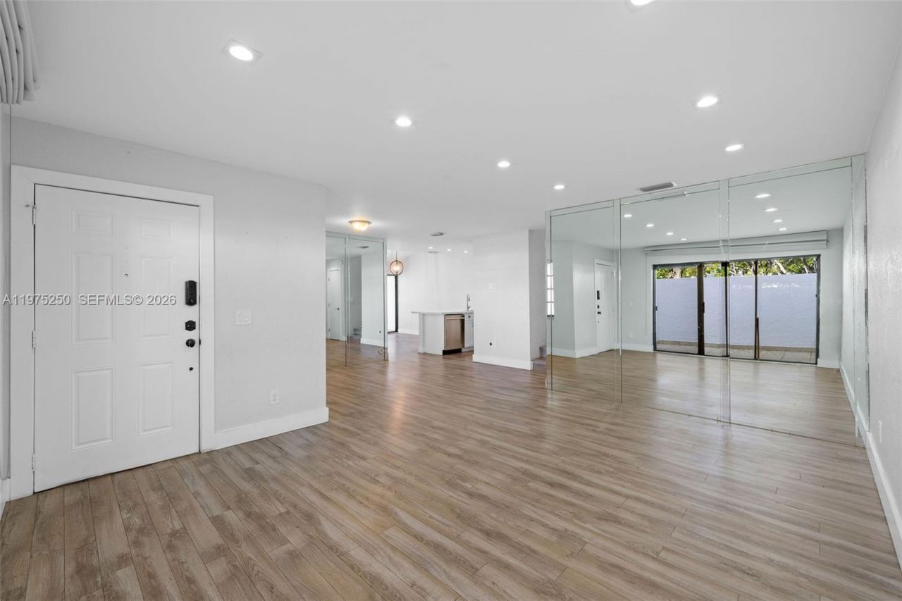 20900 Leeward Ct , Unit 217-1, Aventura, FL 33180 Photo