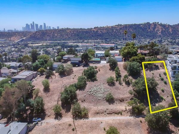 512 W. Beech Street , Los Angeles, CA 90065