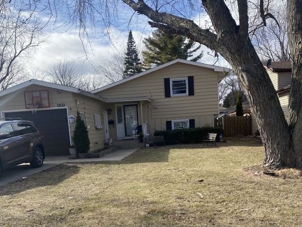 1832 N Jackson Street, Waukegan, IL 60087