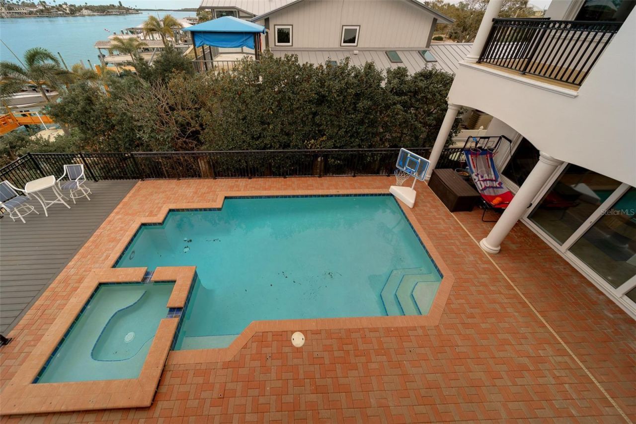 824 Island Way, Clearwater Beach, FL 33767 Photo