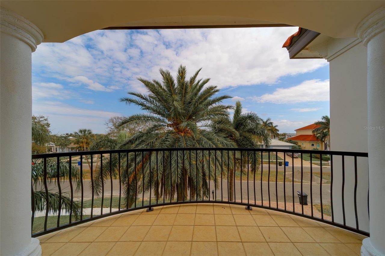 824 Island Way, Clearwater Beach, FL 33767 Photo