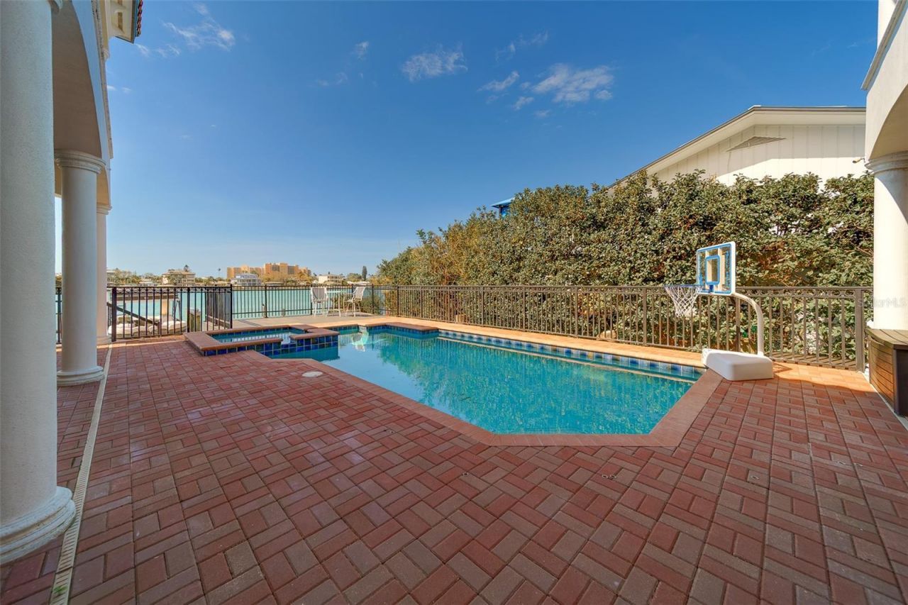 824 Island Way, Clearwater Beach, FL 33767 Photo