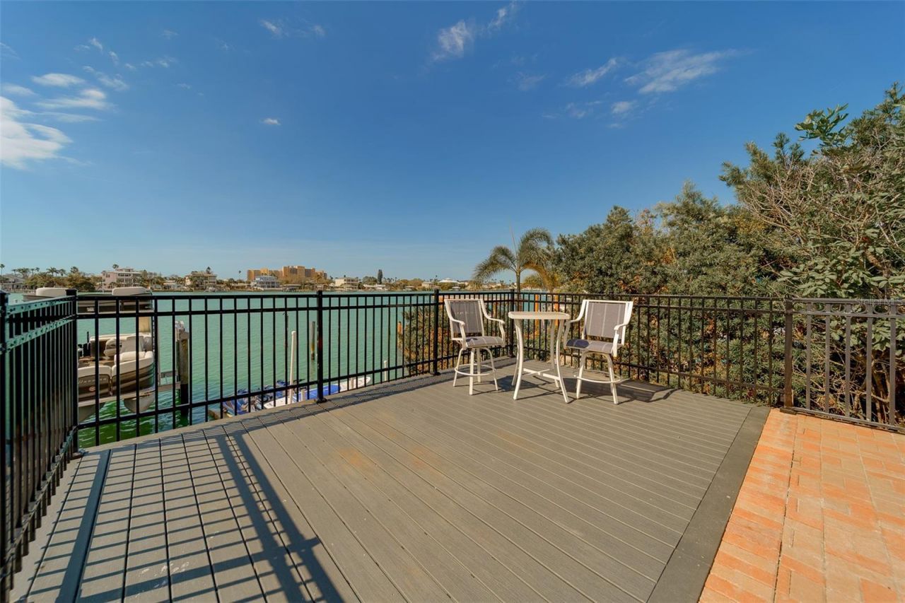 824 Island Way, Clearwater Beach, FL 33767 Photo