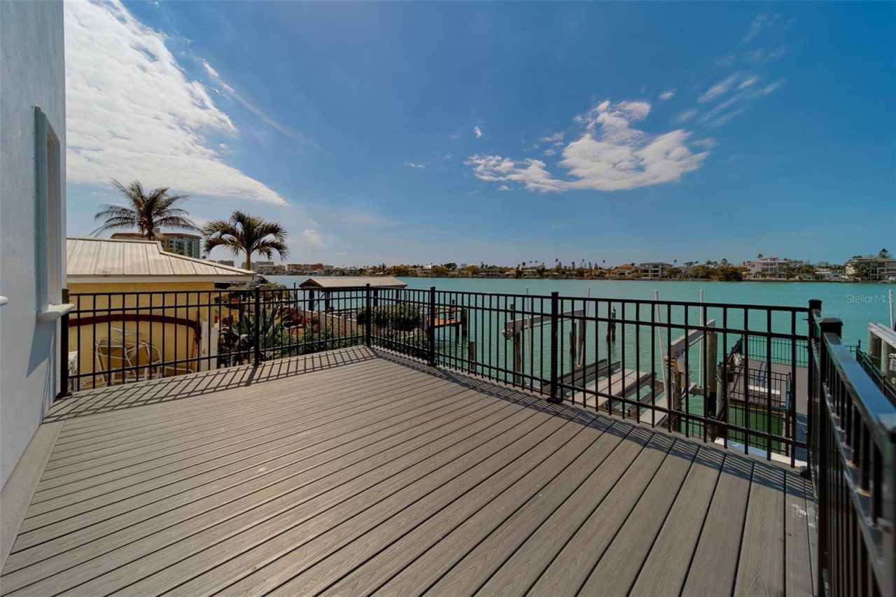 824 Island Way, Clearwater Beach, FL 33767 Photo