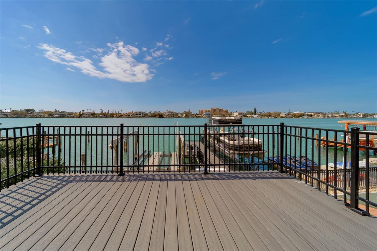 824 Island Way, Clearwater Beach, FL 33767 Photo