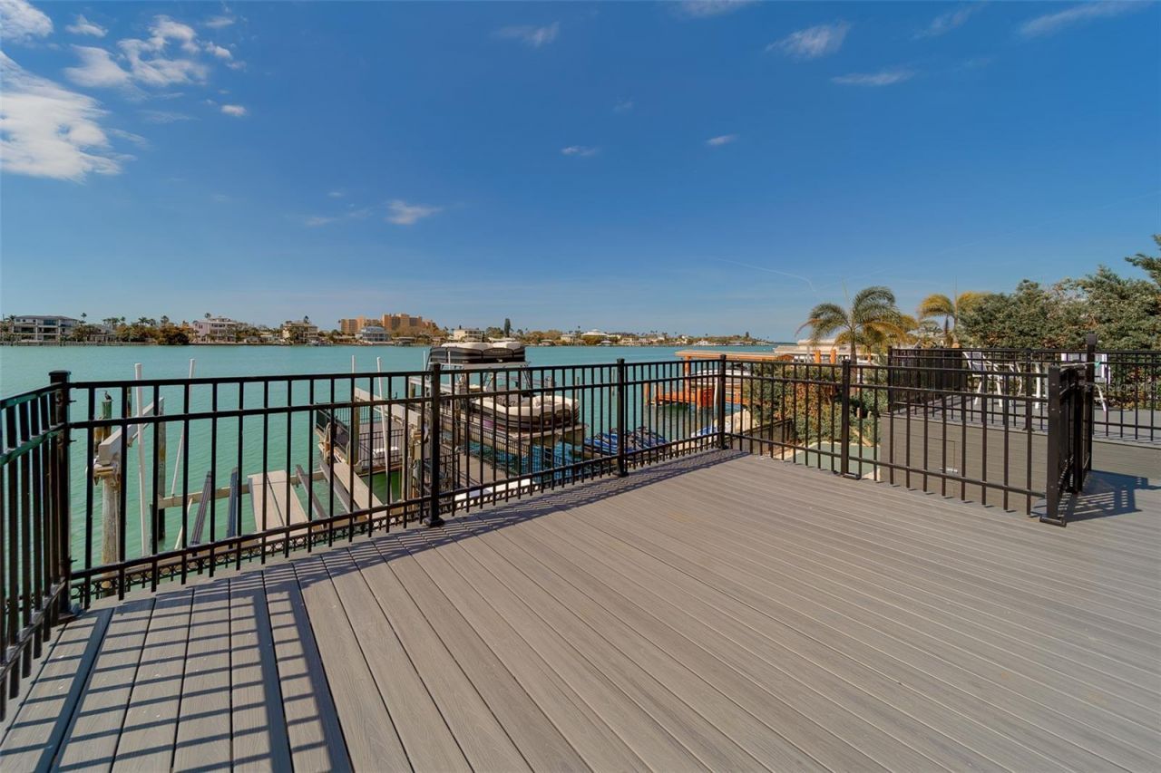 824 Island Way, Clearwater Beach, FL 33767 Photo