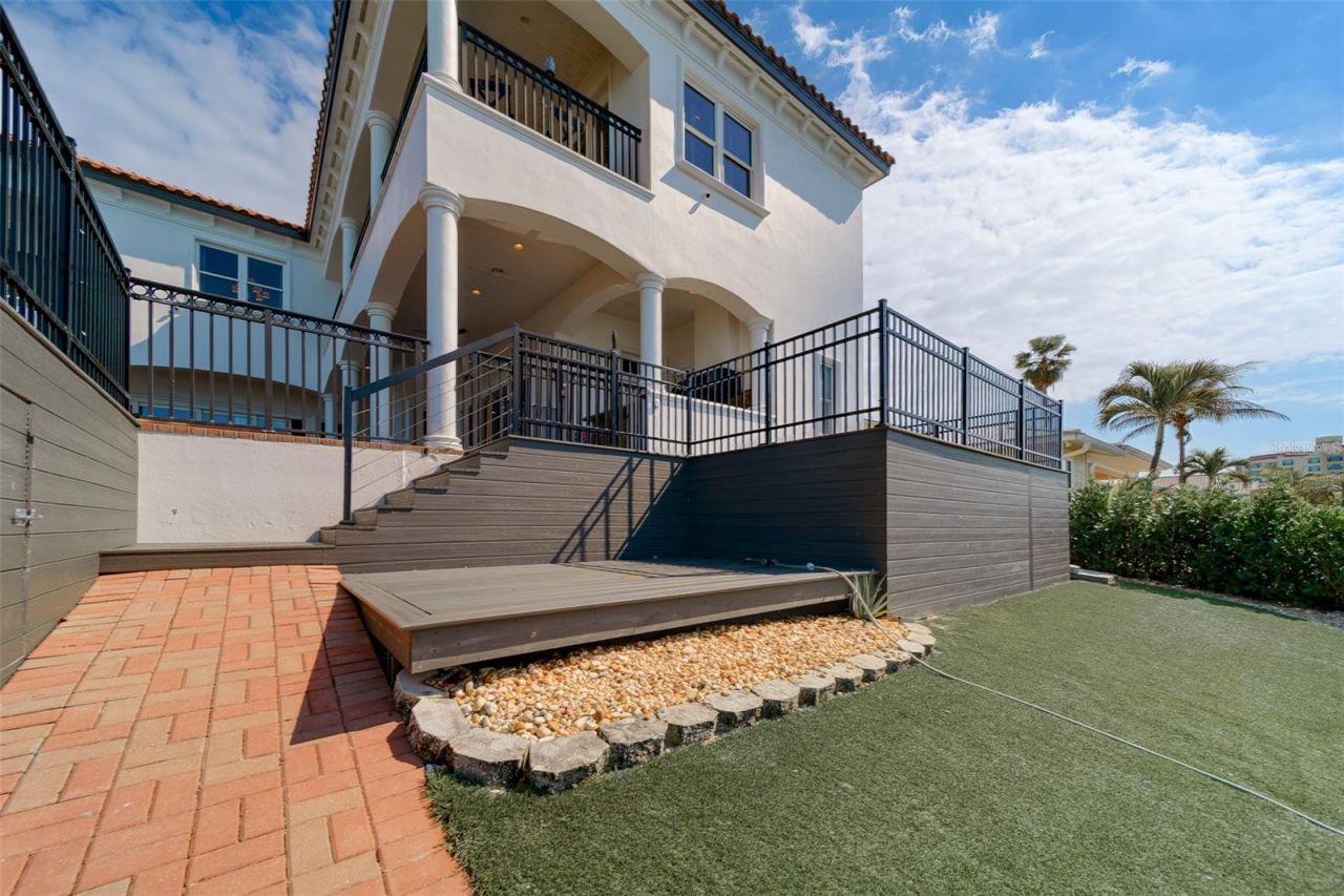 824 Island Way, Clearwater Beach, FL 33767 Photo