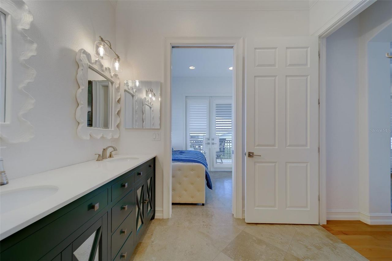 824 Island Way, Clearwater Beach, FL 33767 Photo