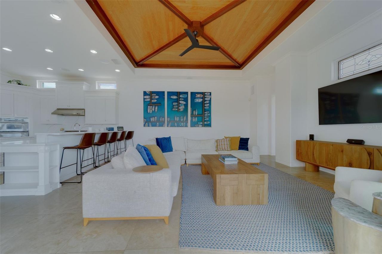 824 Island Way, Clearwater Beach, FL 33767 Photo