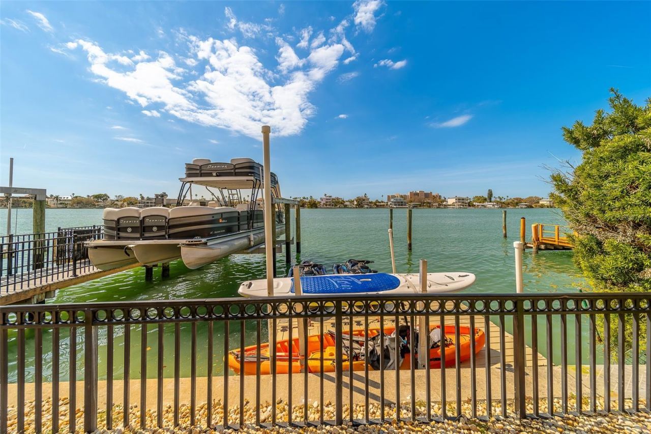 824 Island Way, Clearwater Beach, FL 33767 Photo