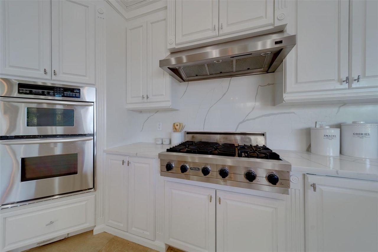 824 Island Way, Clearwater Beach, FL 33767 Photo