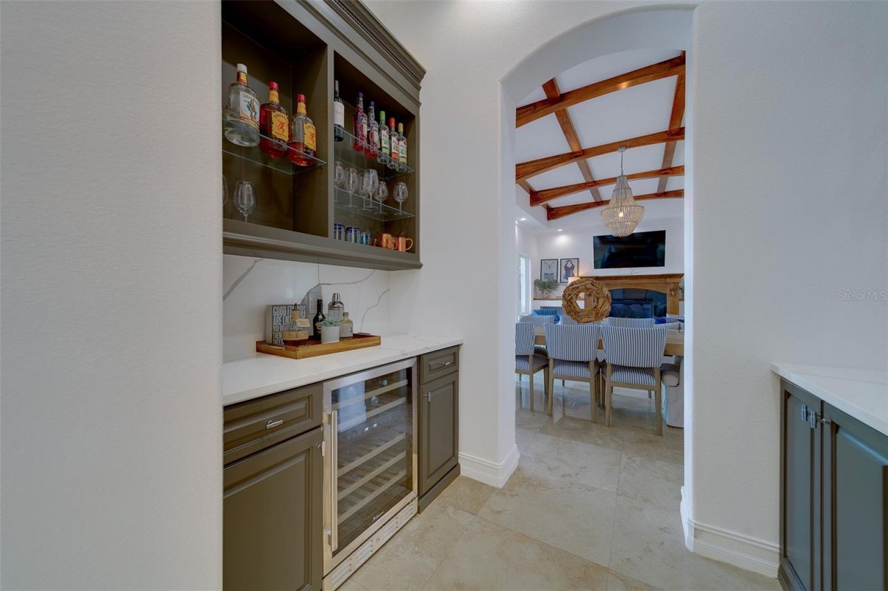 824 Island Way, Clearwater Beach, FL 33767 Photo