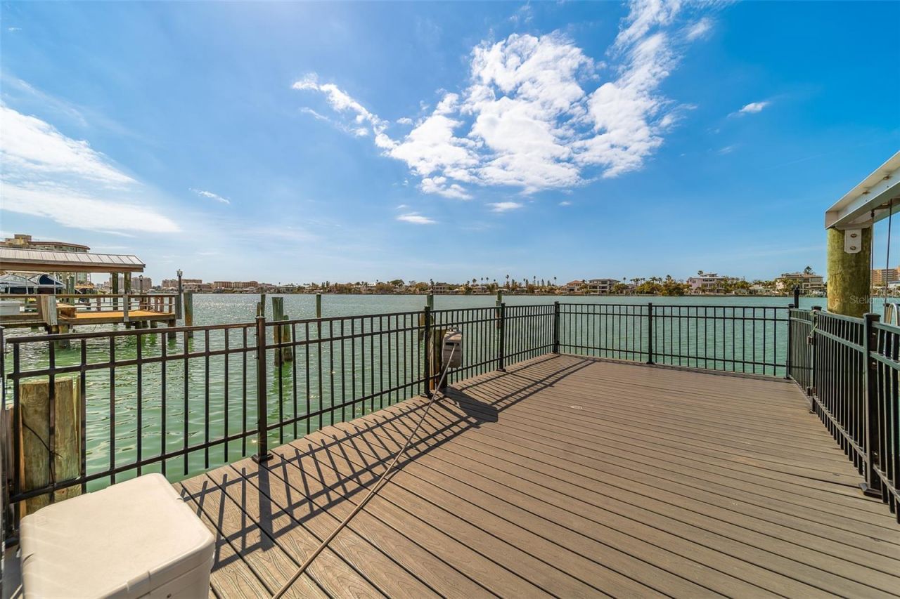 824 Island Way, Clearwater Beach, FL 33767 Photo
