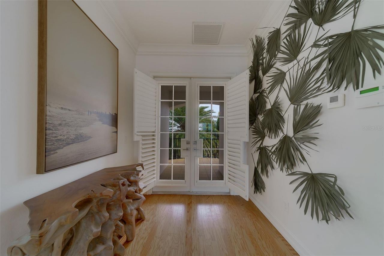 824 Island Way, Clearwater Beach, FL 33767 Photo