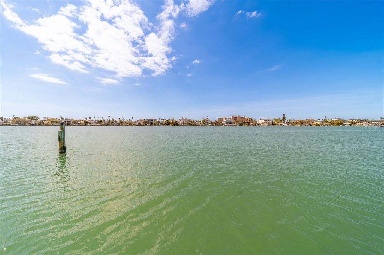 824 Island Way, Clearwater Beach, FL 33767 Photo
