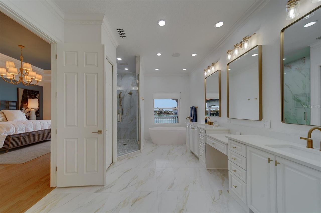 824 Island Way, Clearwater Beach, FL 33767 Photo